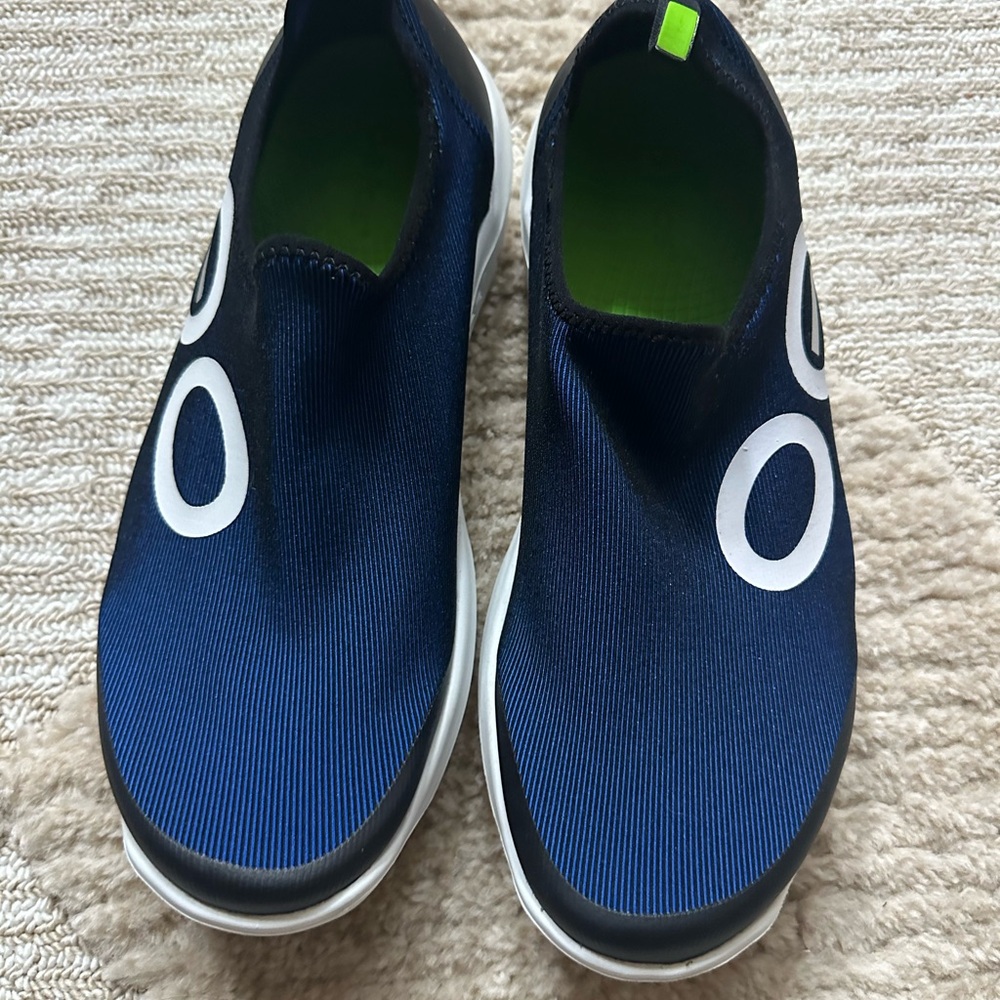 OOFOS Navy Blue Slip-On Sneakers with White Accents